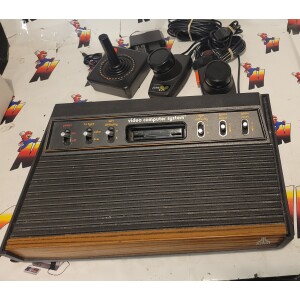 ATARI 2600 med 2+1 kontroller