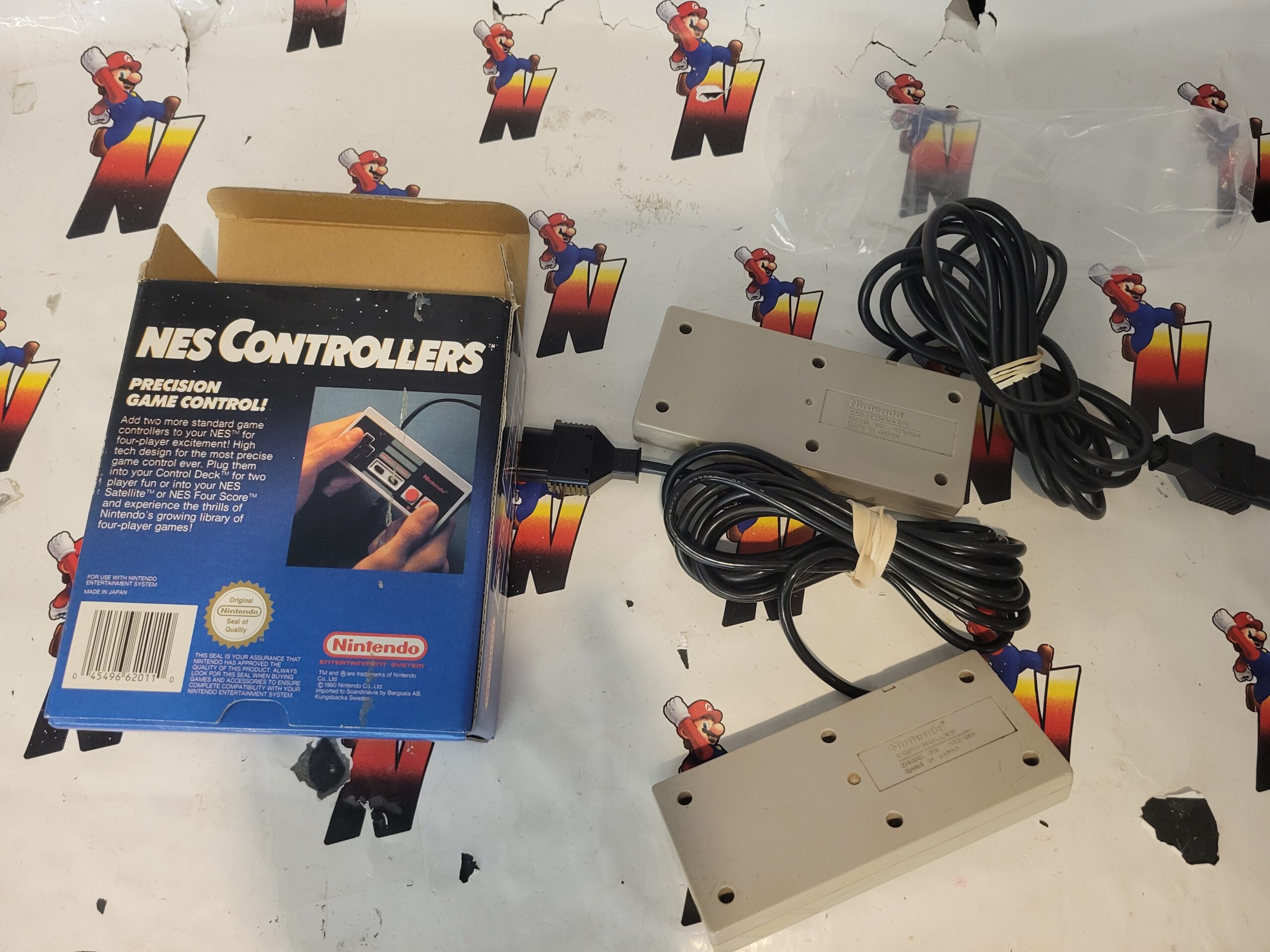 Auktion - 2 NES Kontroll i mycket fin Svenksåld Originalbox - Bild 2