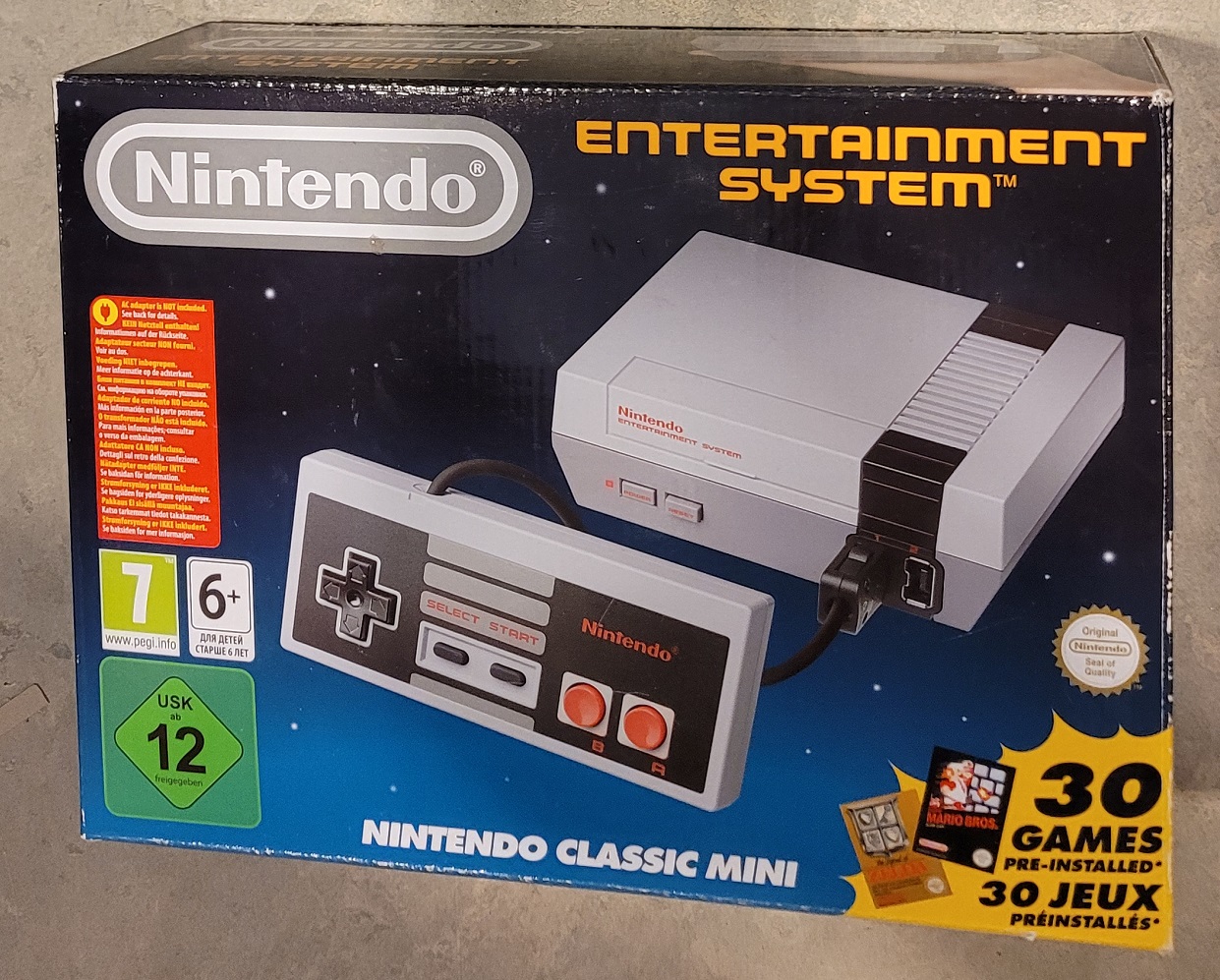 Nintendo Classic Mini NES (i kartong)